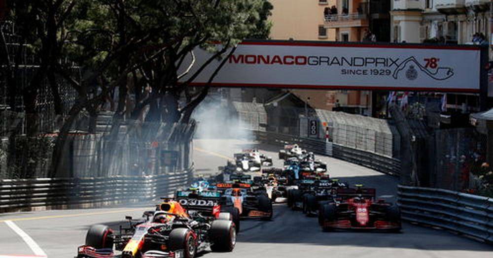 F1巴林站维斯塔潘夺杆位，汉密尔顿第二，林德布拉德罚退30位末排发车