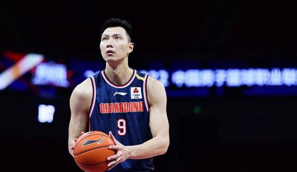 10月6日：易建联NBA赚1409万美元，退役后躲高尔夫球场，他究竟图啥
