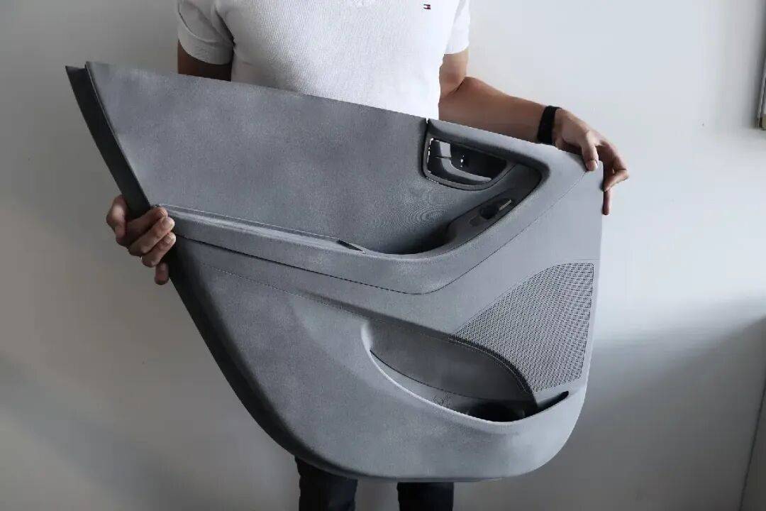 现代汽车利用3D打印制造完整车门面板；中国一汽“超级打印工厂” ，硬件配置及应用水平达到国际同梯队