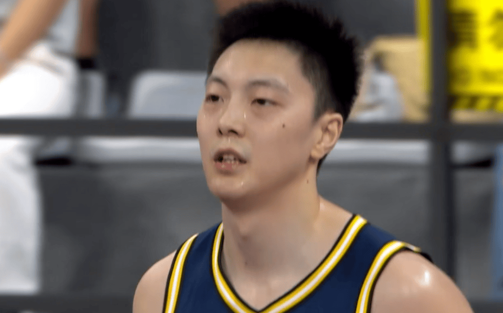 广东宏远半场1分领先山东！崔永熙9分，徐杰4助攻，张皓嘉8+2
