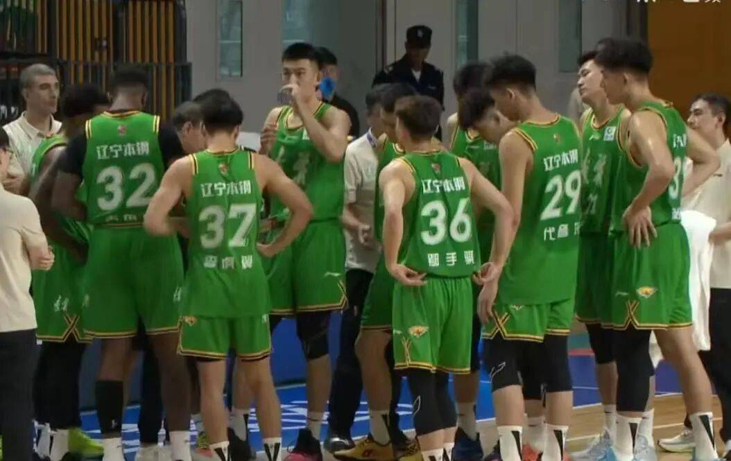 辽宁男篮4分险胜福建，库珀22+11付豪16+7，邹阳17+11赵继伟缺阵