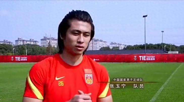 前国足张玉宁：离婚后恢复自由身，2022年身材发福