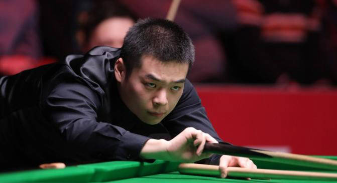 斯诺克最新战报：庞俊旭2-0领先伯顿，冲击赛点！TOP16名将状态不佳