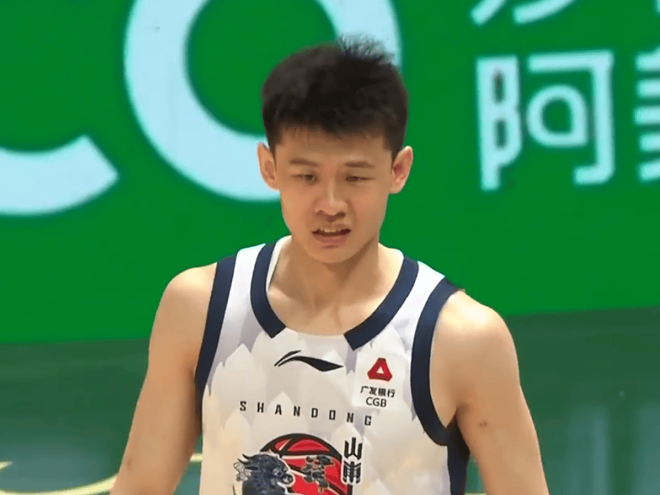 山东男篮结束连败，王岚嵚27分弑旧主，班顿19分钟仅得2分