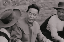 邓小平审阅军史影片，发现有一老部下的身影，当即指示：看了不舒服，去掉他