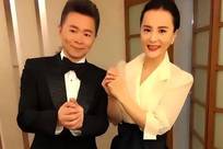 王宏伟娶小13岁钢琴家为妻，结婚整整十七年，他已显老态妻子仍貌美如花