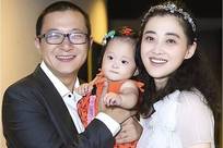 51岁梅婷现状：带儿子老公赴美旅游，未见女儿，素颜晨跑无人识
