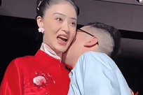 蒋欣被男设计师亲了脖子！现场视频引发对越界行为争议