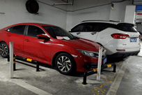马上评｜副处长被指霸道停车，“八小时以外”也要管