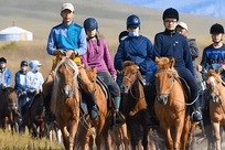 游客在内蒙古马场遭威胁"打断腿"