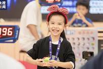 外媒报道6岁中国女童三天内两次打破魔方世界纪录，掌握超1300多条还原公式，外国网友：简直像外星人一般的存在
