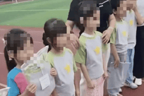 女子慈善捐衣被组织者儿子冒名宣传