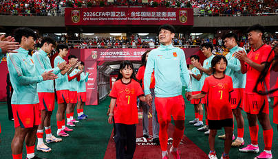 国足热身0-0泰国 全队列队致敬武磊百场(组图)