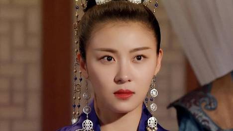 她是外国美女，却成中国皇后，登上位第一件事竟是出兵灭自己母国
