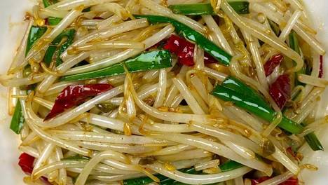 5分钟搞定脆嫩鲜香的韭菜炒豆芽