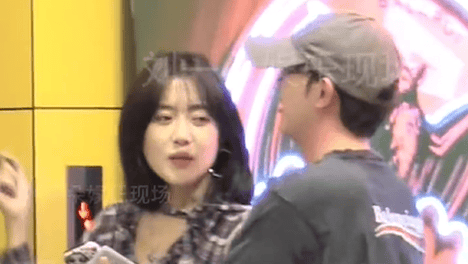 王梓薇恋情疑似曝光 微醺后与男友街头拥吻 5图