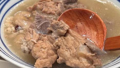 失眠多是“肝火旺”，建议多喝这3个汤，养肝下火，有助于睡眠