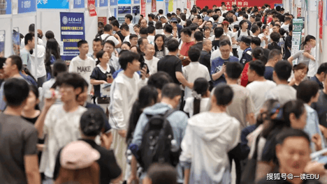 十年公益延续：“圆梦大学”走进多地2026届高招会现场