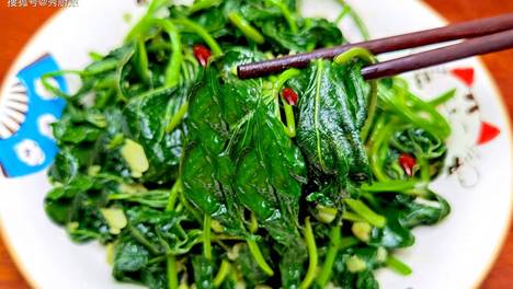 入伏后，少吃茄子土豆，多吃这3种“黄金菜”，农药残留低，应季营养又便宜，别不懂吃！