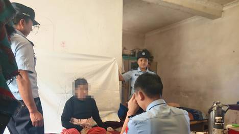 一纸证件解急难 温情照料卧床亲姐妹