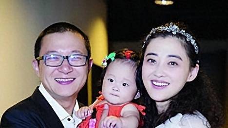 为了梅婷，他和原配离婚、净身出户，如今68岁却孤身一人