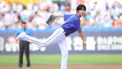 NCT栽禧点燃夏日棒球热潮！担任Samsung Lions队开球嘉宾引发热议