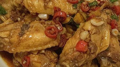 巨下饭家常香辣鸡翅，一口一个超过瘾