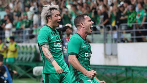 国安主场4-0击败深圳 铁血防守与华丽进攻诠释国安精神