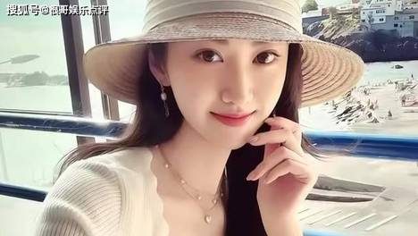 卷入财产纠纷风波，景甜口碑不降反升，圈内人为何集体力挺？ 景甜风波中口碑逆势上涨，圈内人士发声支持，展现良好人品与教养。