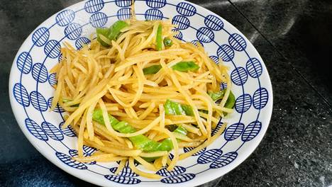 家有走读生，中午还要回家吃饭