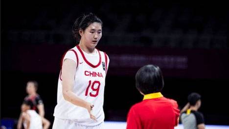 9.13日：74比70险胜却篮板输21个前场板仅1个，张子宇7次失误，韩旭杨舒予硬扛