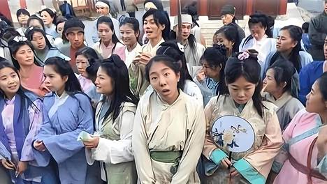 横店13万群演现状：美女泛滥，懒汉遍地，到底谁抢了他们的饭碗？