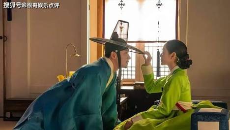 新剧全集上线，孙艺珍撕掉清纯滤镜，不靠大尺度，凭演技赢下口碑 孙艺珍产后复出，饰演复杂腹黑贵族夫人，挑战旧标签，引发观众热议。