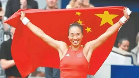 中国网球喜迎佳绩！郑钦文晋级女单决赛，张帅携手西尼亚科娃闯入女双决赛