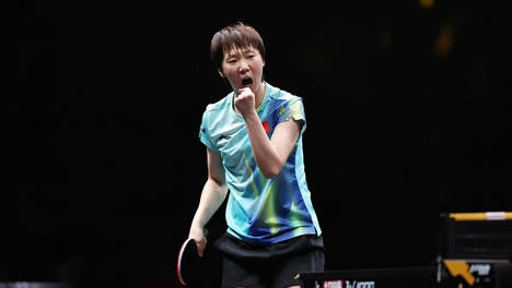 王曼昱以4-0横扫佐藤瞳，蝉联中国大满贯女单冠军，成功重返世界第一