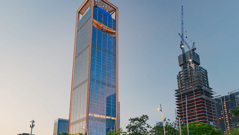 前湾第一高楼亮灯 湾区金融新地标点亮前海城市天际线