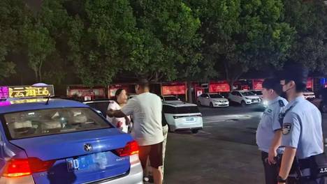 20分钟路，10分钟到！凌晨2点，平顶山街头警车开道，抢回母子平安