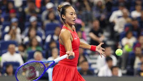2-0，中网冠军正式诞生！郑钦文缔造历史，激动落泪，排名升第23