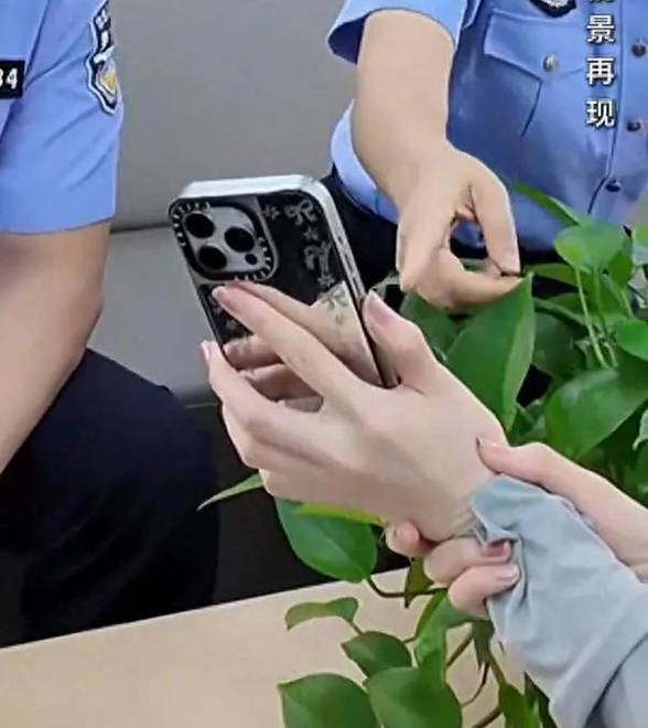 夫妻拖行李箱去银行取280万元，被警方拦截后投诉：“发财大计被破坏”