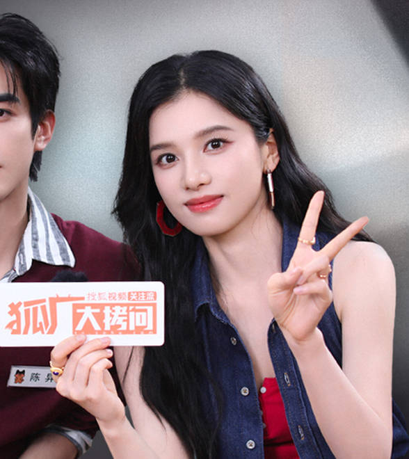 宋威龙张婧仪互夸互赞，聊《野狗骨头》现挂
