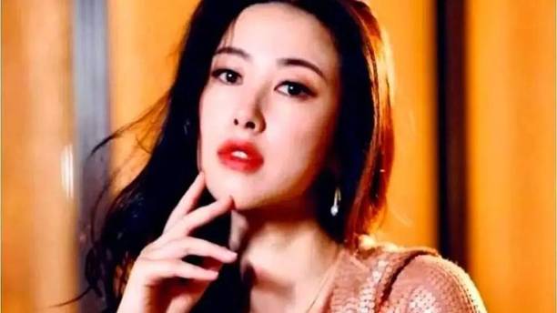 “中国第一美”朱珠曾为艺术献身！她性感妩媚如何走红？