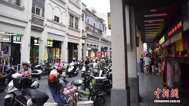 （侨乡新貌）“岭南古郡”广东高州骑楼街成热门“打卡”点