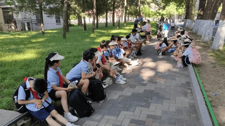 清华大学谢绝商业一日游，你认同这个做法吗？