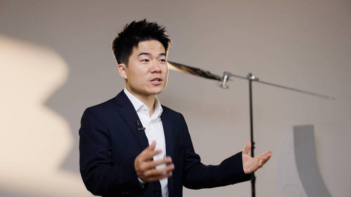 董宇辉爆红的深层次原因是什么？
