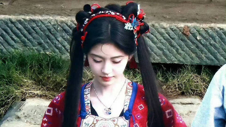 鞠婧祎扎双马尾活泼灵动，你喜欢吗？