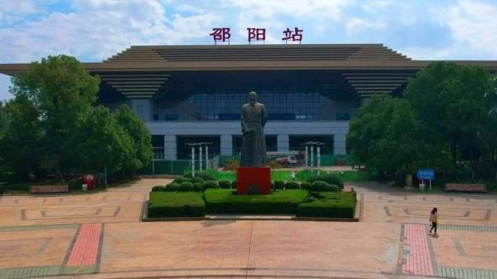 邵阳站增开至重庆东高铁动车，最快5小时抵达，你想去坐高铁吗？