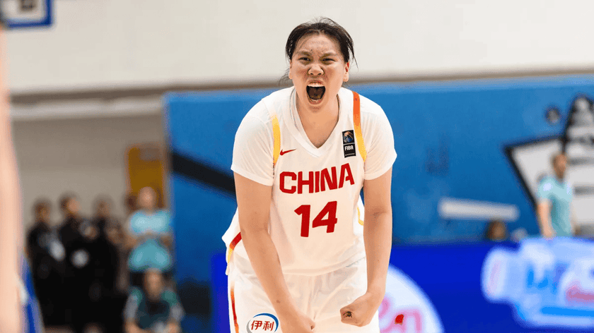 篮板第2+两双第1！中国女篮15岁1米90新星崛起：联手新版李梦冲四强