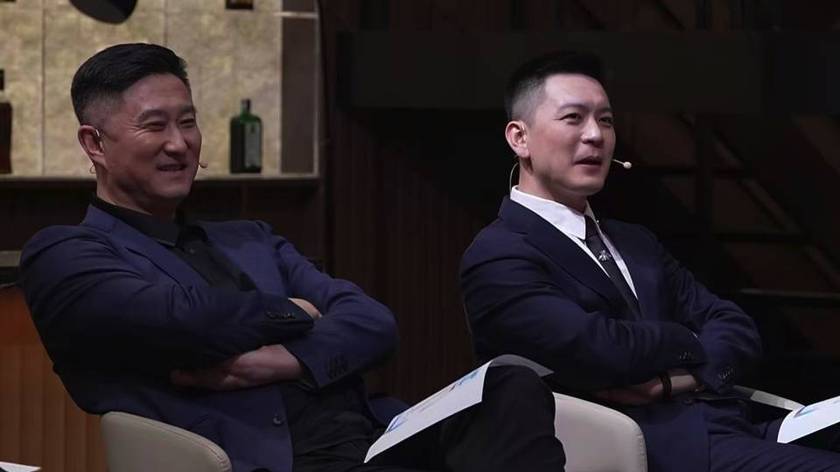CBA揭幕战！拉塞尔叫打战术，王哲林根本没理解，请注意杨鸣和杜锋！