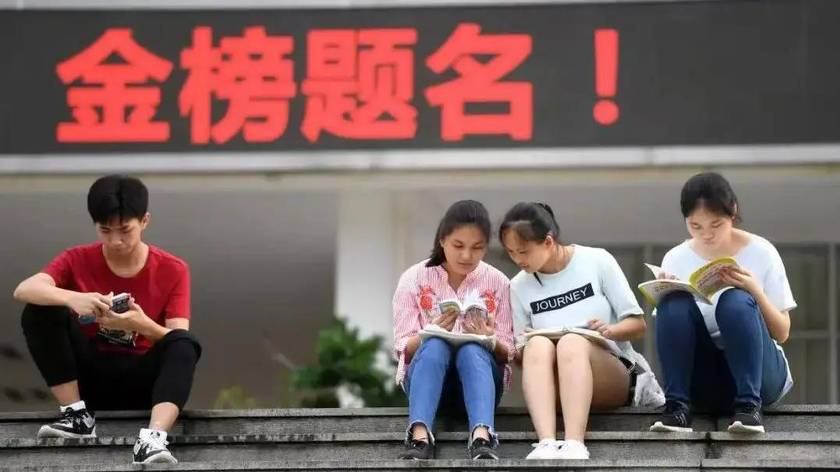“高考固定NPC”刷屏，舆论场仍需更多“耐心”