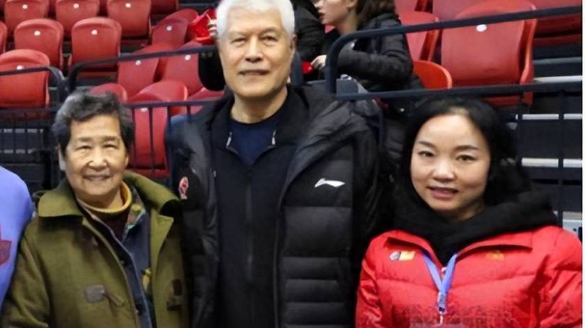 原来他是蒋兴权儿子，曾是羽毛球世界冠军，退役后定居澳洲当教练